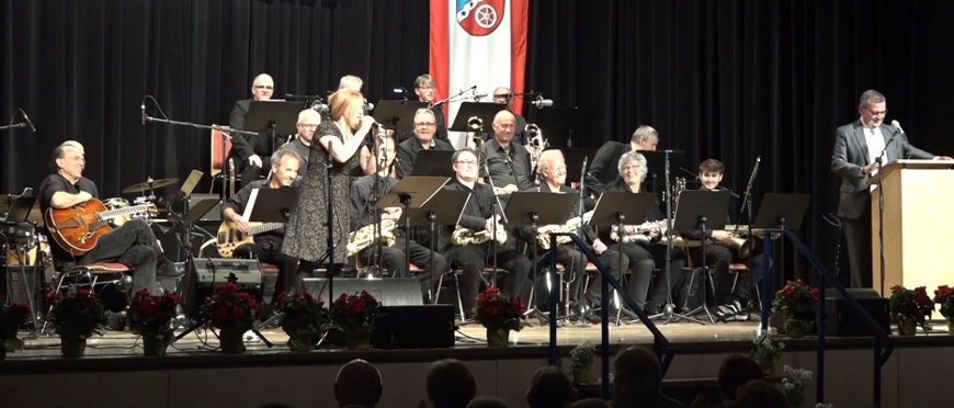 Rodgau-Jazz-Big-Band, Kerstin Pfau und Bürgermeister Jürgen Hoffmann Kulturpreisverleihung an maximal Kulturinitiative